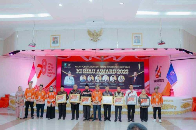 Kabupaten Kampar Raih Penghargaan Sebagai Daerah Informatif Dari KI Riau