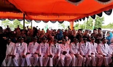 Bupati dan Wakil Bupati Rohil Riau Mau Baku Hantam Dilerai Oleh Masyarakat