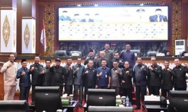 Rapat Paripurna Pengesahan APBD 2025