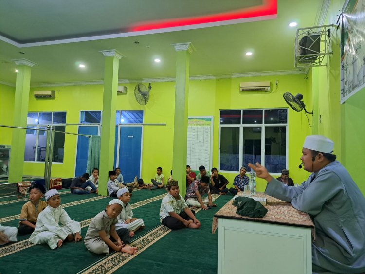 Semarak Isra' Mikraj Di Musholla Al Amin Podomoro Disambut Anak -Anak