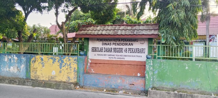 Pernyataan Tata Usaha SD 48 Pekanbaru Bahwa Sekolah Bukan Tempat Umum