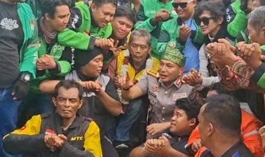 Jenderal Herry Heryawan Dilepas Driver Ojol FKSOPB Di Depan Polda Riau